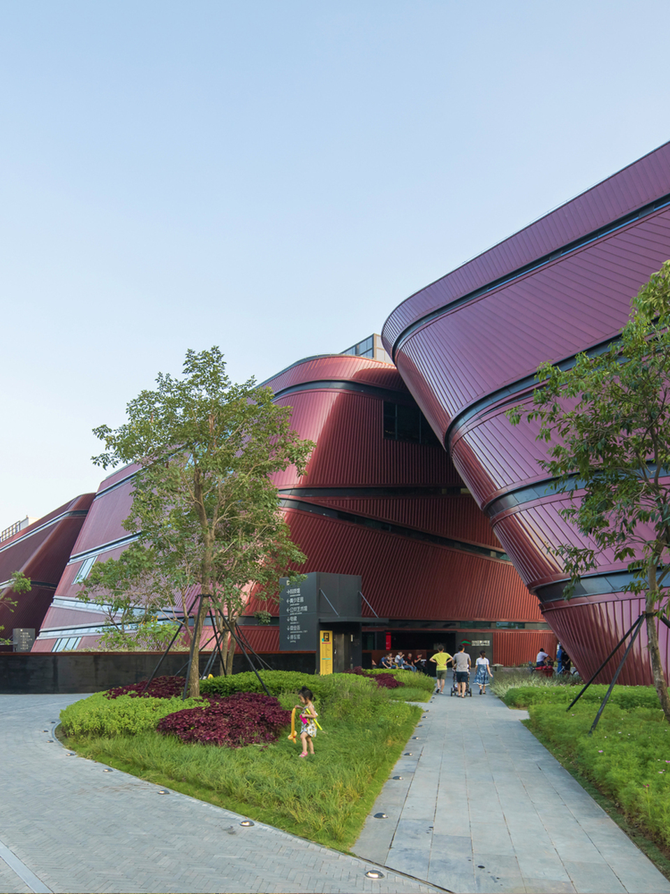 Longgang Cultural Centre. Tervező: Mecanoo. Fotó: Zhang Chao. Forrás: SHARE Architects
